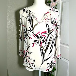 ✨NWOT Floral blouse with bell cutout sleeves
